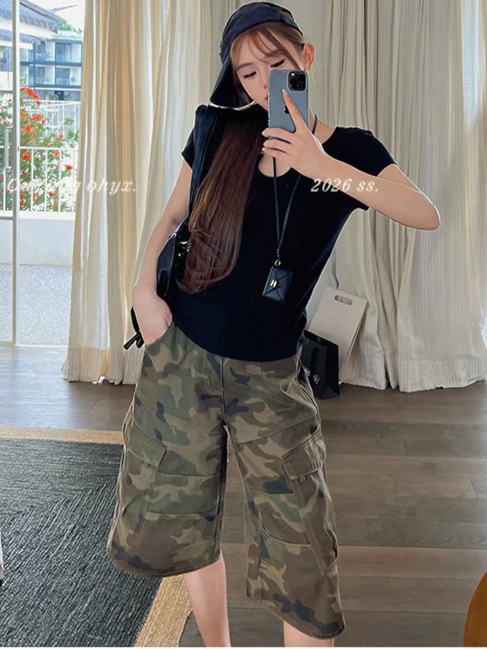 Boutique Women's camouflage cargo capri pants